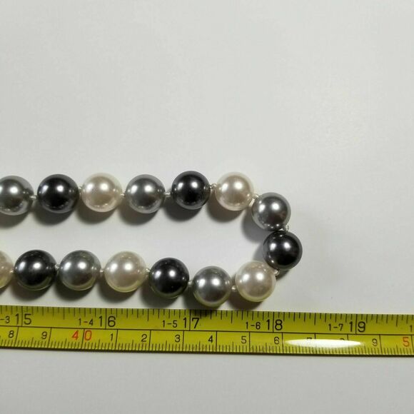 Signed Roman Faux Pearl Necklace and 3 Bracelets Set White Silver Gray Lot RMN - Picture 7 of 8